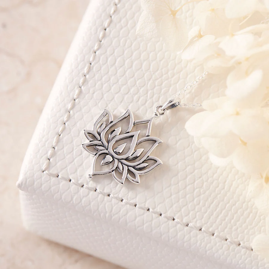 Blommande Lotus Halsband