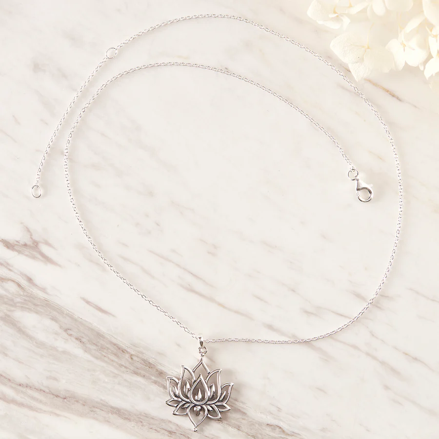 Blommande Lotus Halsband