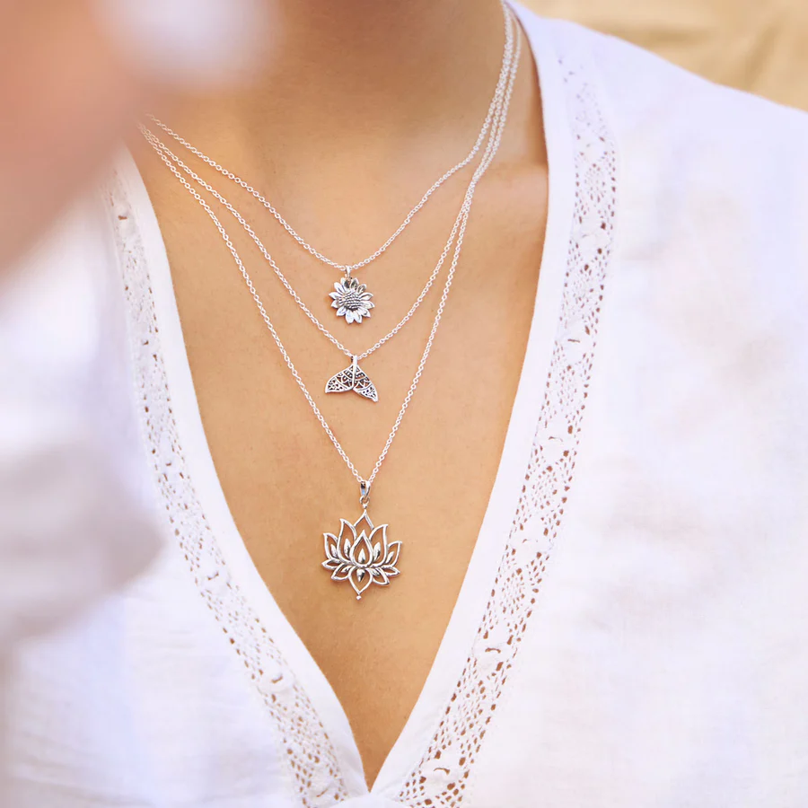 Blommande Lotus Halsband