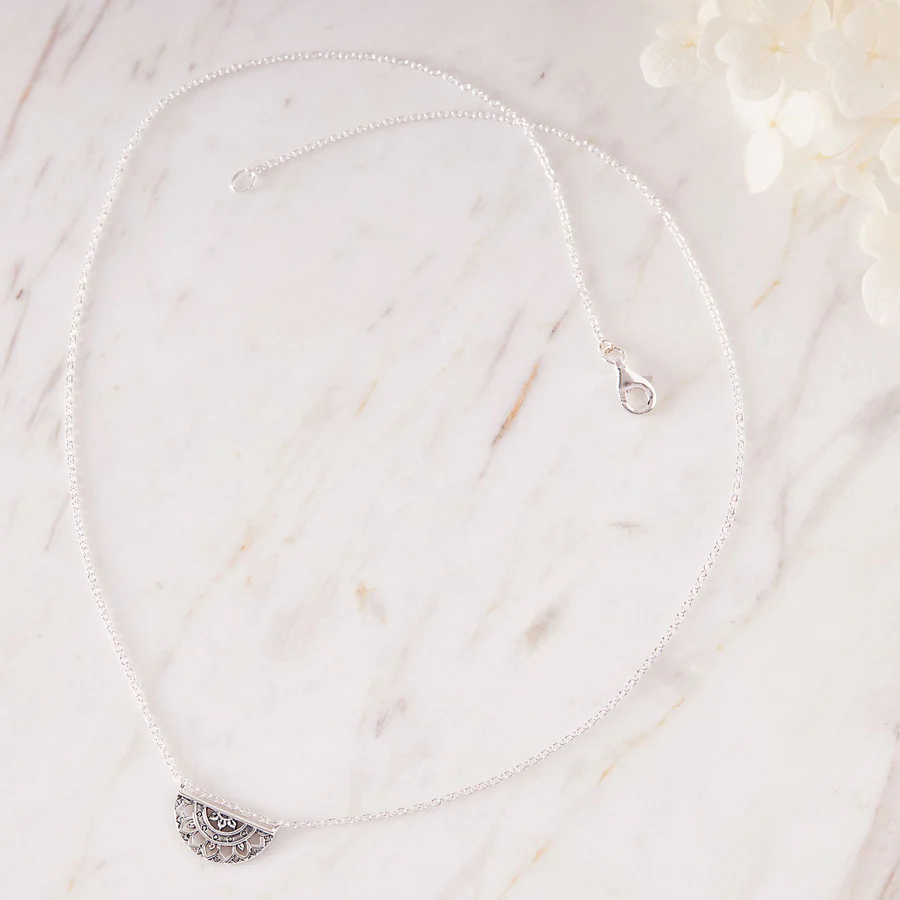 Dainty Mandala Halsband