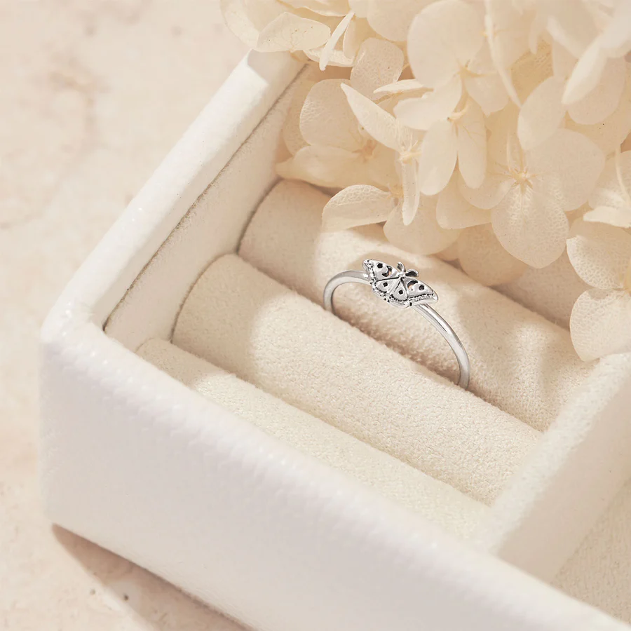 Himmelsk Nattfjäril Ring