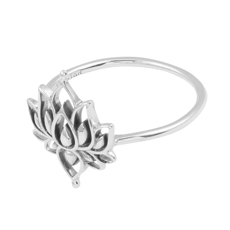 Vit Lotus Ring